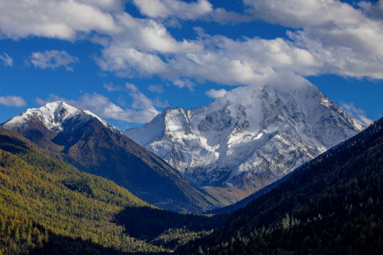 雅拉雪山