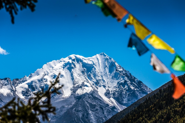 雅拉雪山