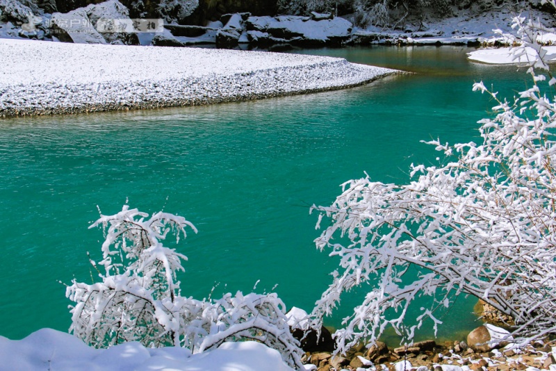 然乌湖.路景